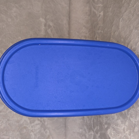 Tupperware: Container with Lid - Picture 5 of 8